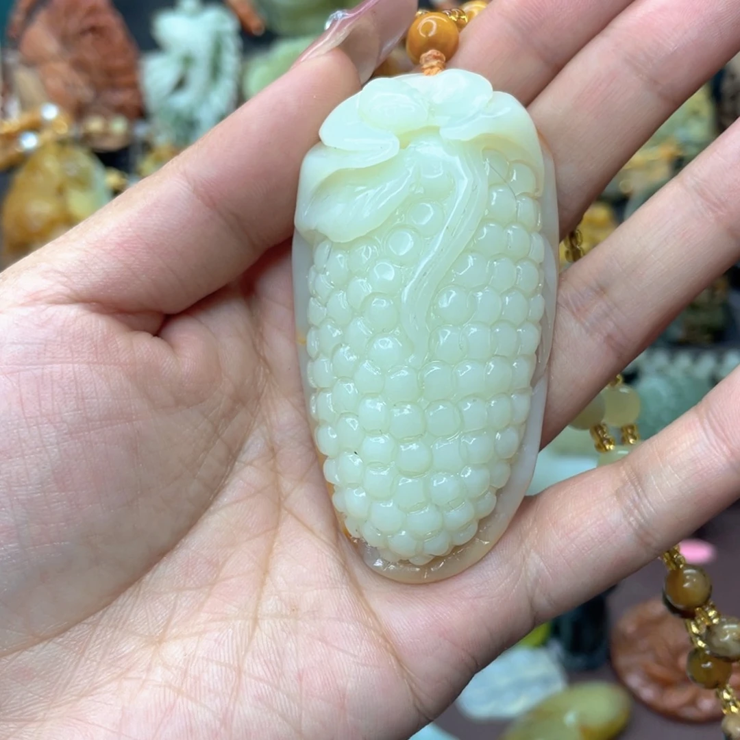 蛇纹石玉颈饰未镶嵌