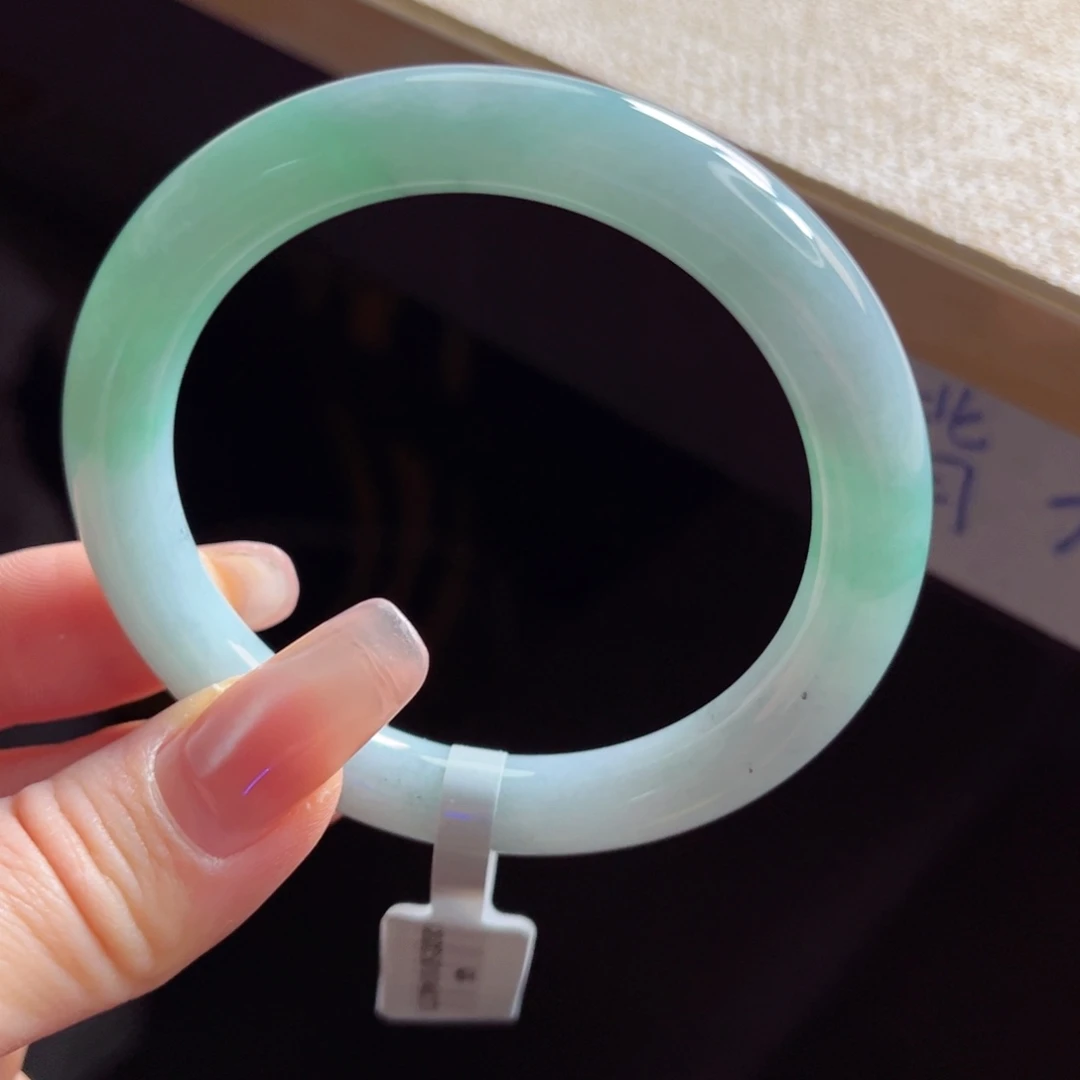 翡翠手镯未镶嵌手镯