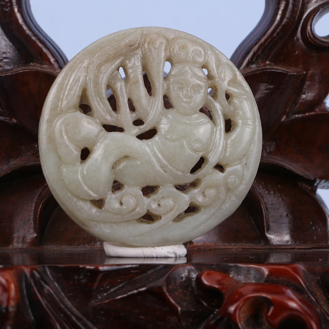 Lot12  民国  和田玉侍女飞天镂空玉