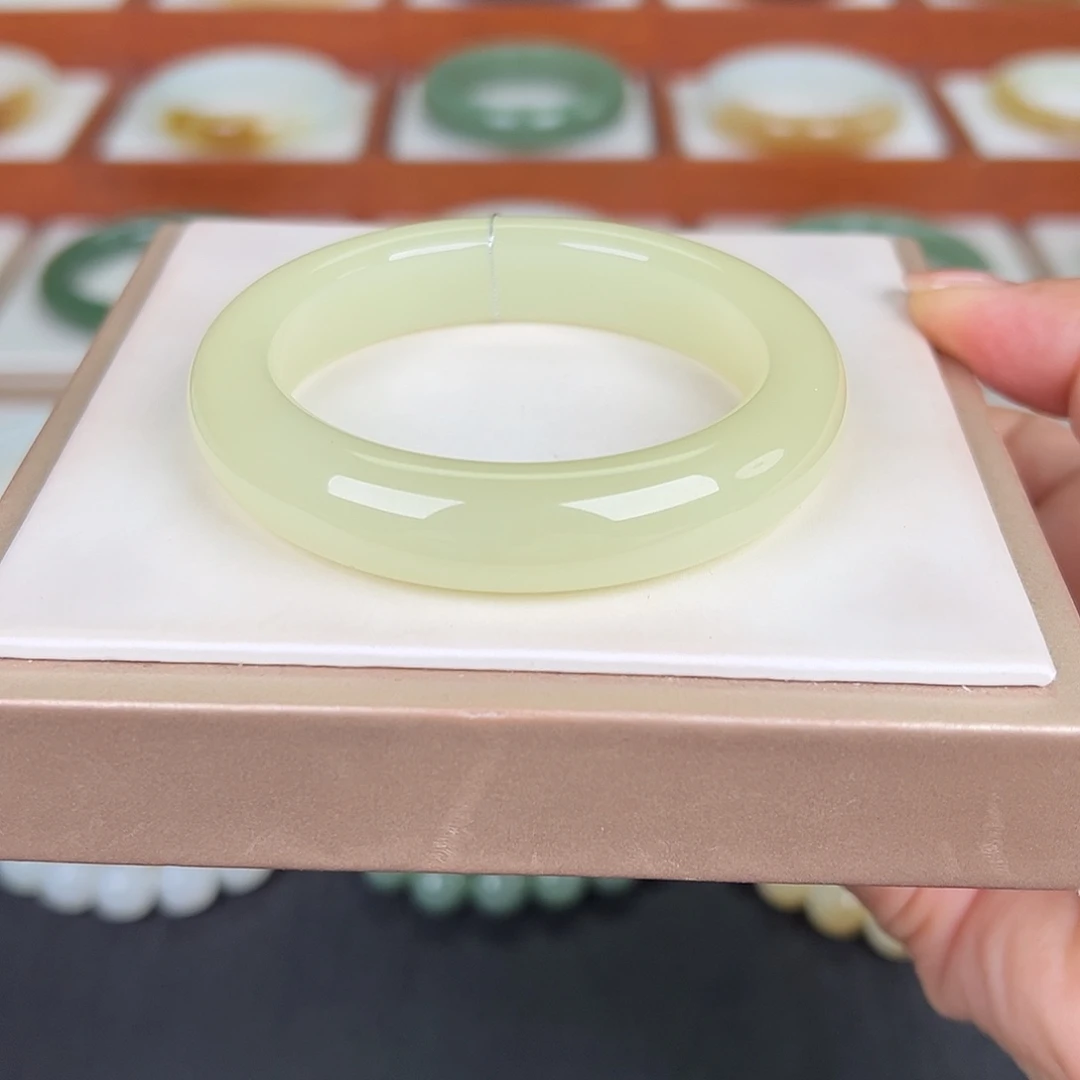 和田玉未镶嵌手镯和田玉黄口手镯