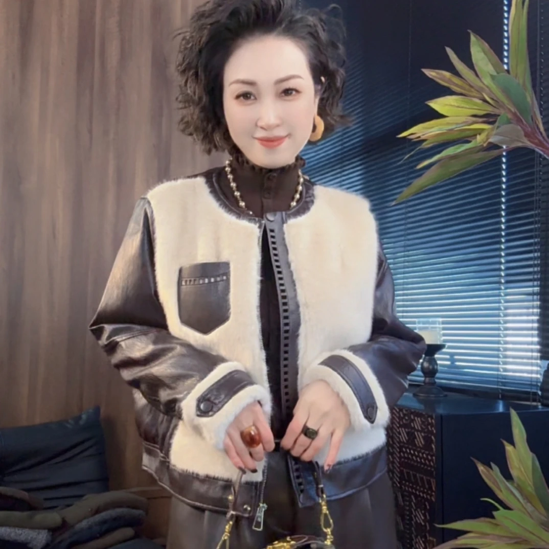 冬季气质拼皮羽绒皮衣