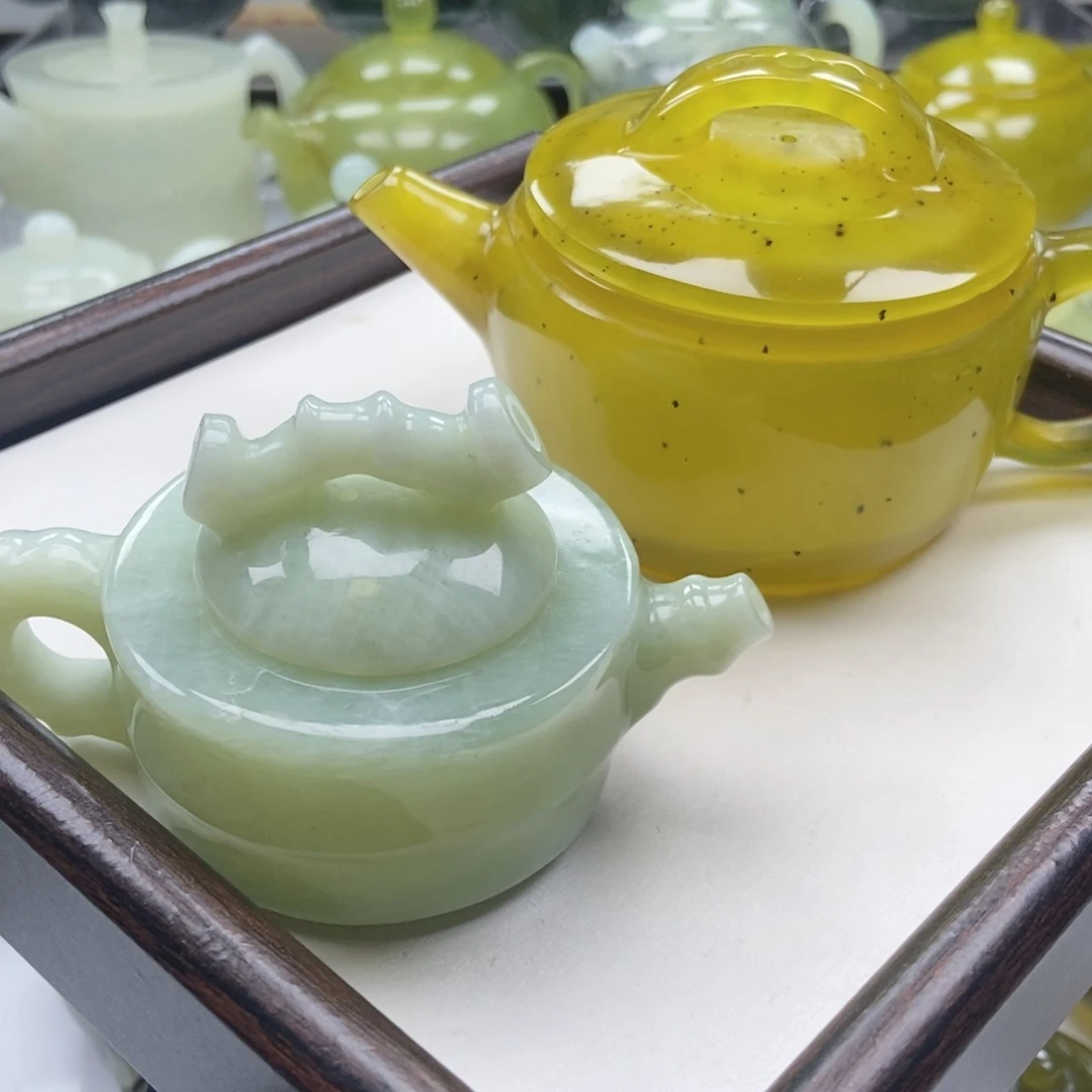 &***》蛇纹石玉未镶嵌壶
