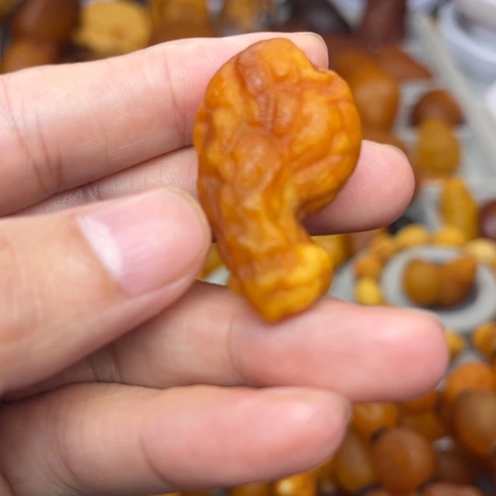 琥珀未镶嵌裸石天然蜜蜡吊坠