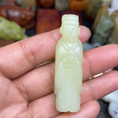 蛇纹石玉未镶嵌颈饰3