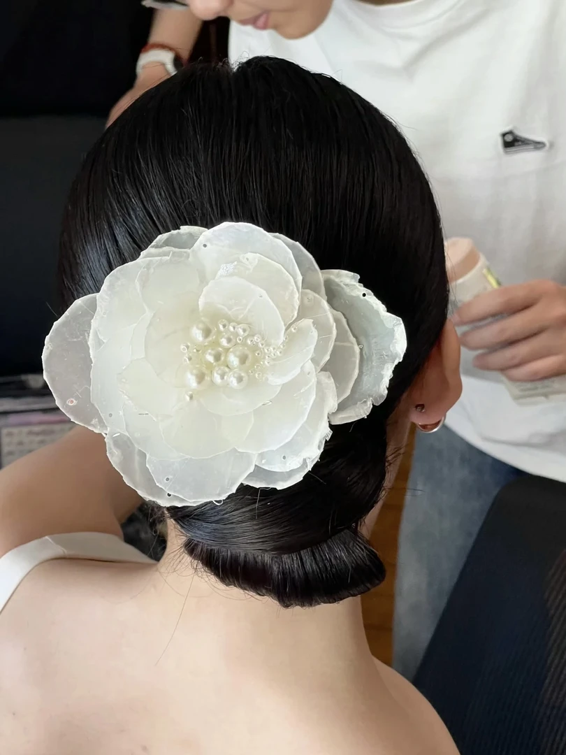 沁心｜E39手作贝壳山茶花新娘头饰