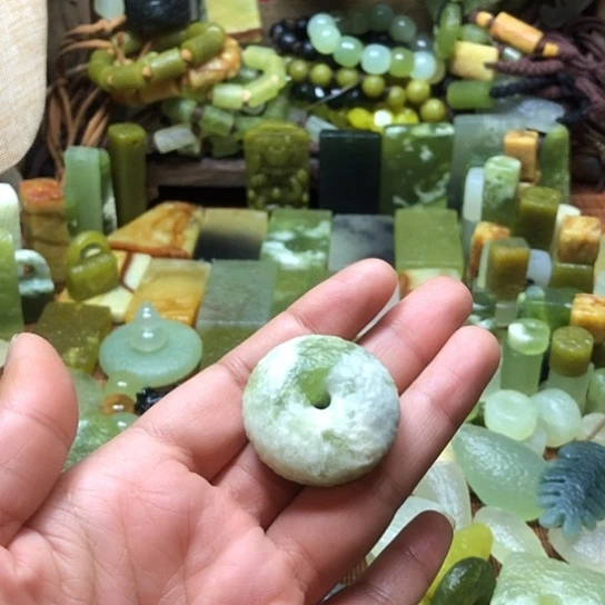 未镶嵌岫玉吊坠A****亲