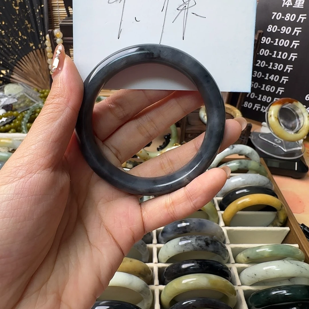 蛇纹石玉颈饰合金