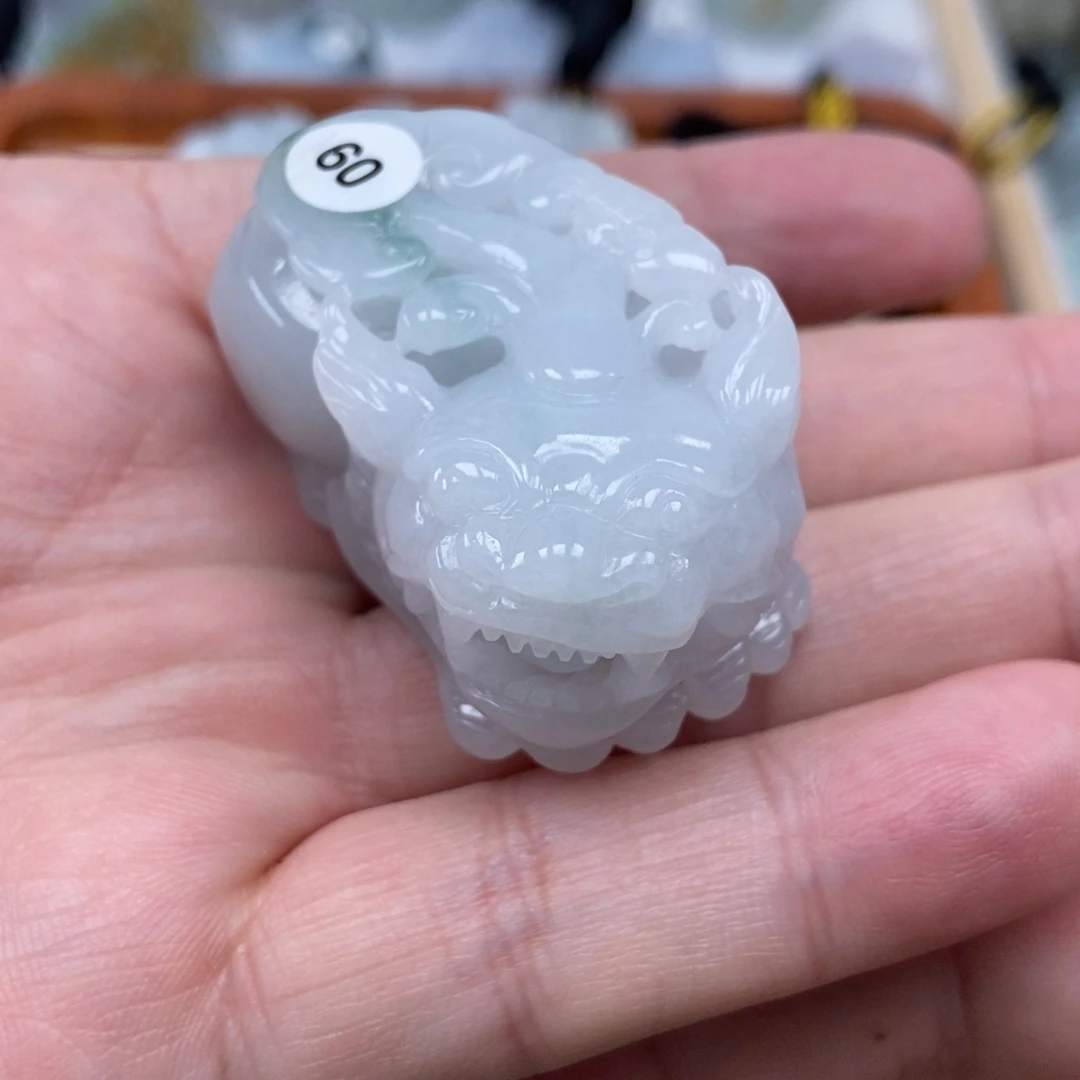 翡翠未镶嵌颈饰如意貔貅