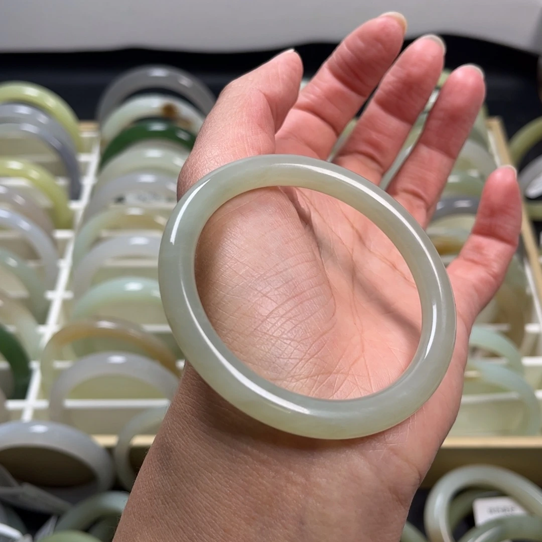 和田玉未镶嵌手镯55.8圈