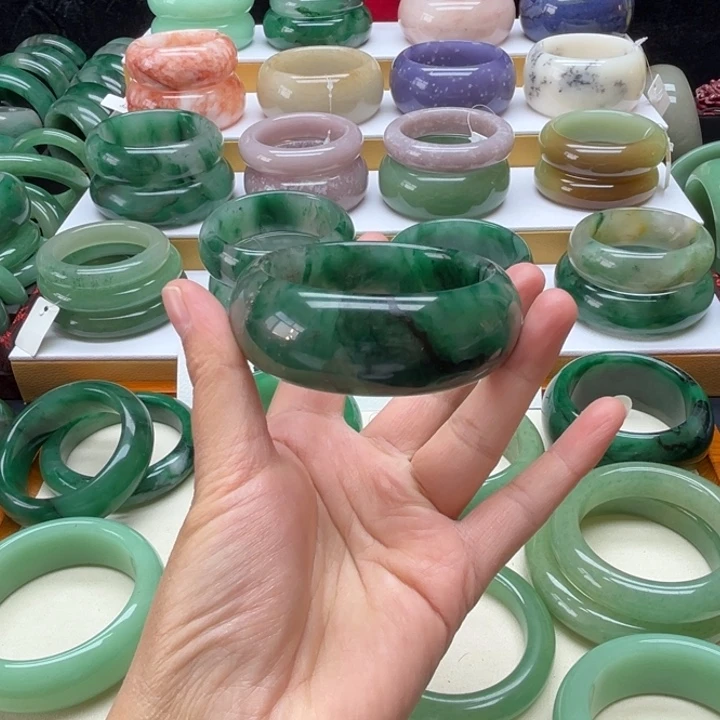 石英质玉（非洲翠）未镶嵌手镯