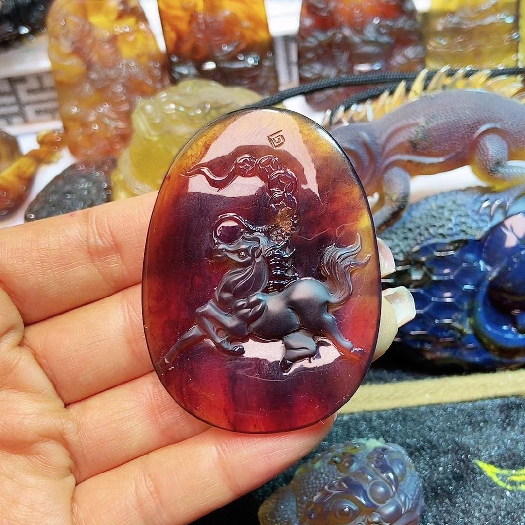 琥珀颈饰未镶嵌马