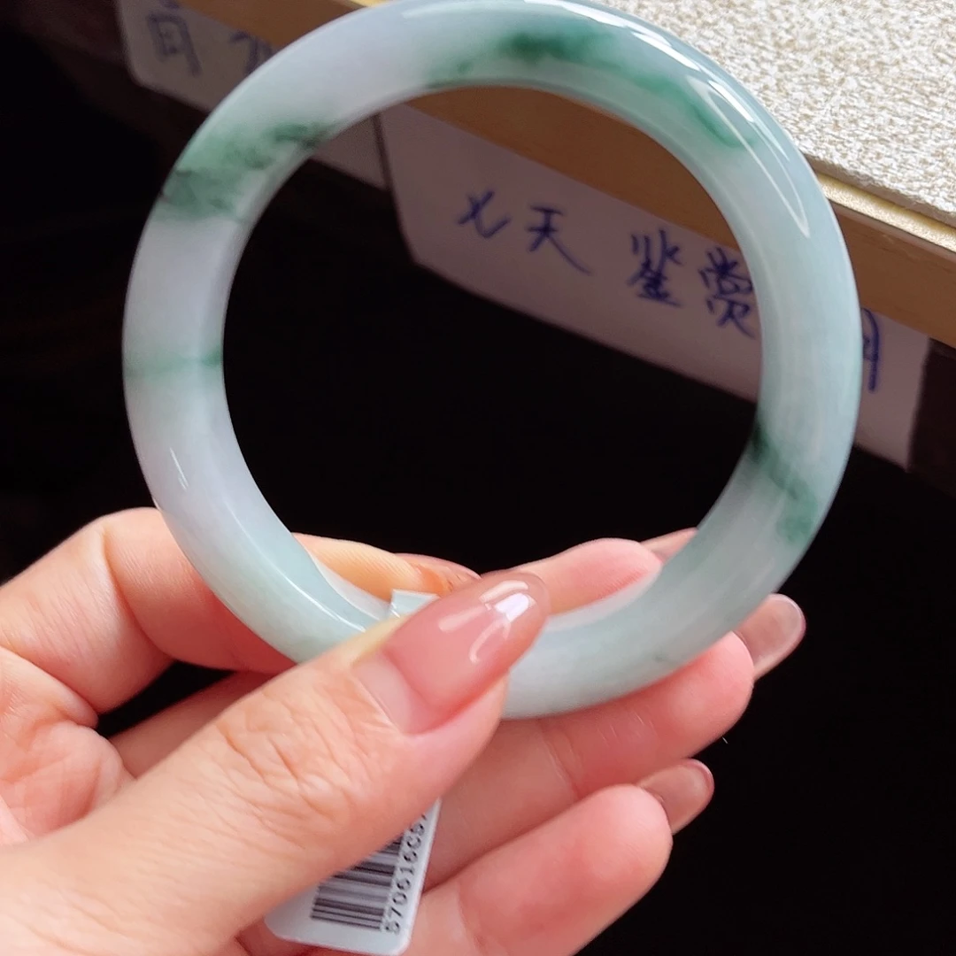 翡翠手镯未镶嵌手镯