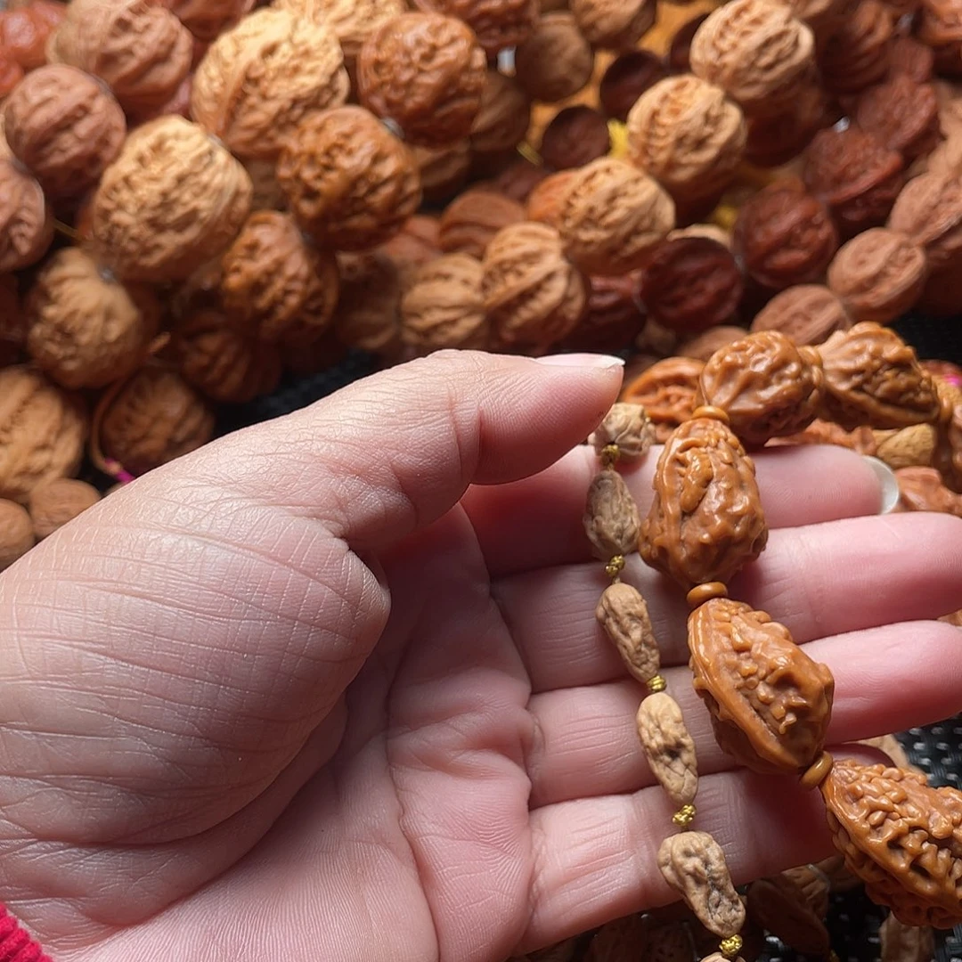 家***，文玩核桃手串异形脖挂和麒麟