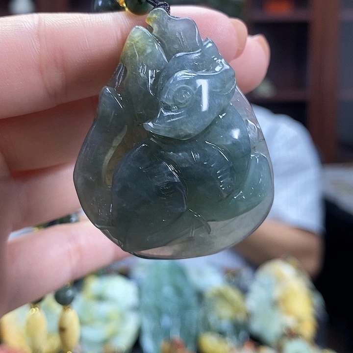 蛇纹石玉未镶嵌颈饰