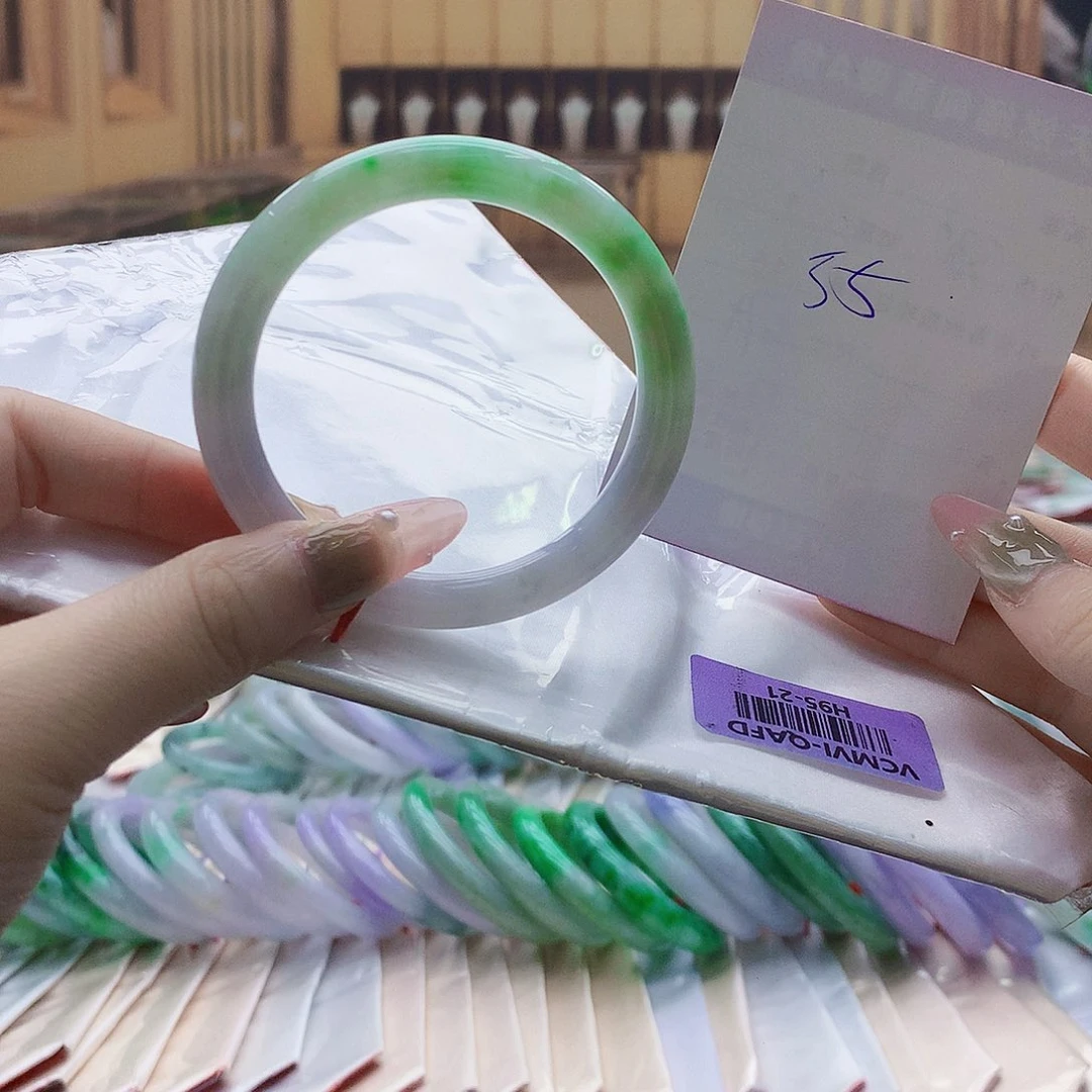 翡翠手镯未镶嵌bhhbvghhhhhhb