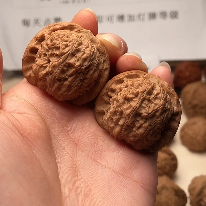 明***哥文玩核桃吊坠血麒麟