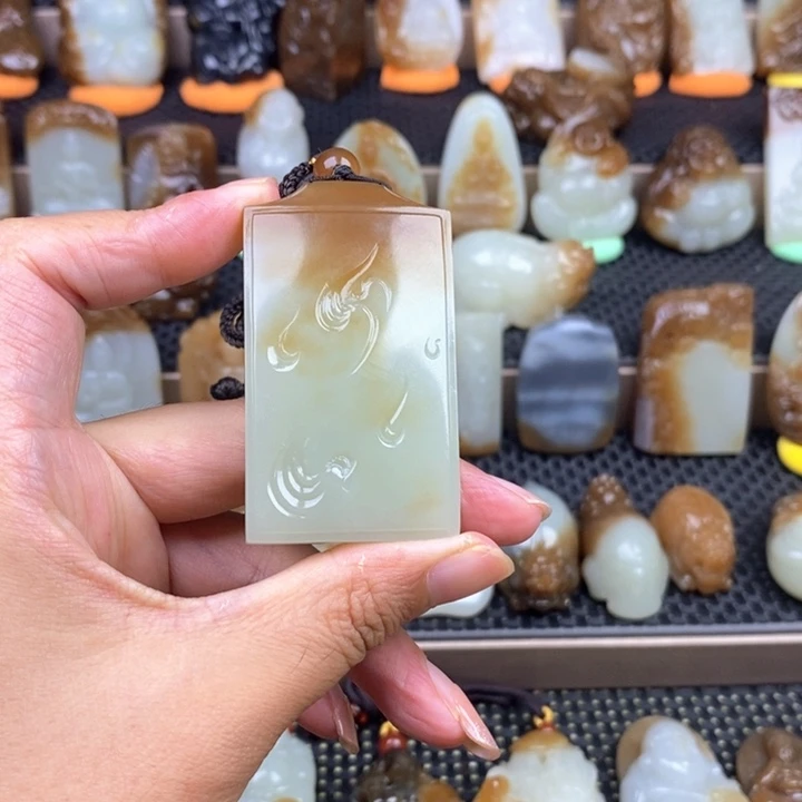 爱***了和田玉未镶嵌颈饰