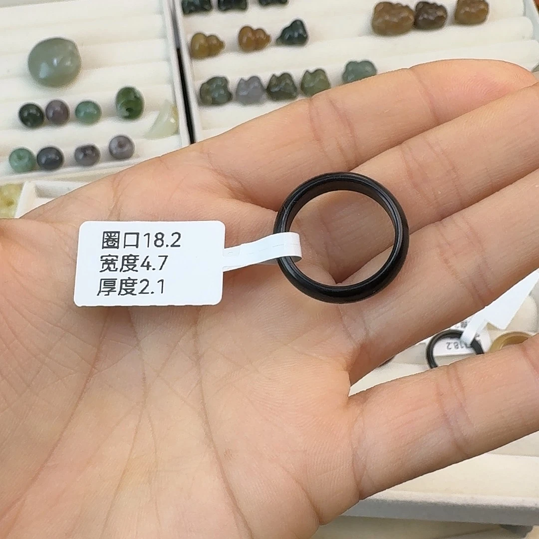 小***游和田玉未镶嵌珠宝半成品