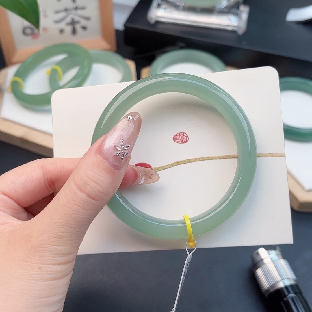 石英质玉未镶嵌手镯60