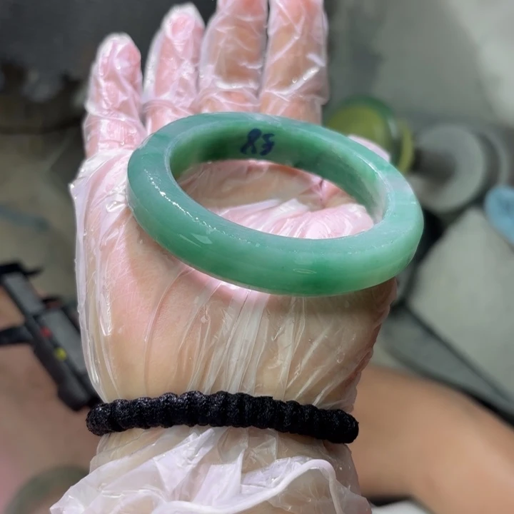 樱***石英质玉（非洲翠）手镯未镶嵌定制