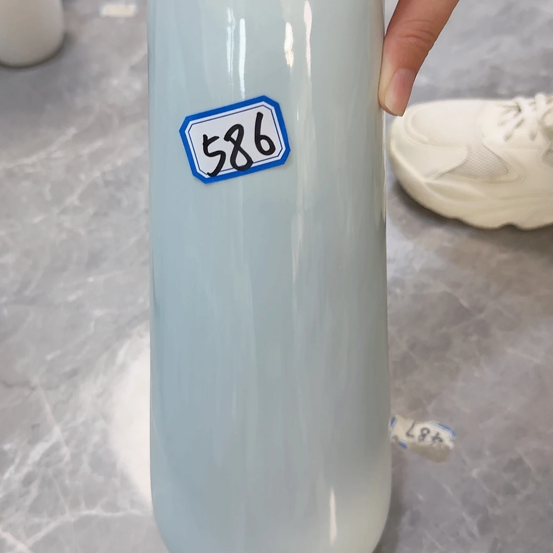 瓶586号蓝色陶瓷高28厘米微瑕一个