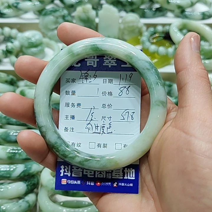 透闪石-蛇纹石玉手镯未镶嵌锦*