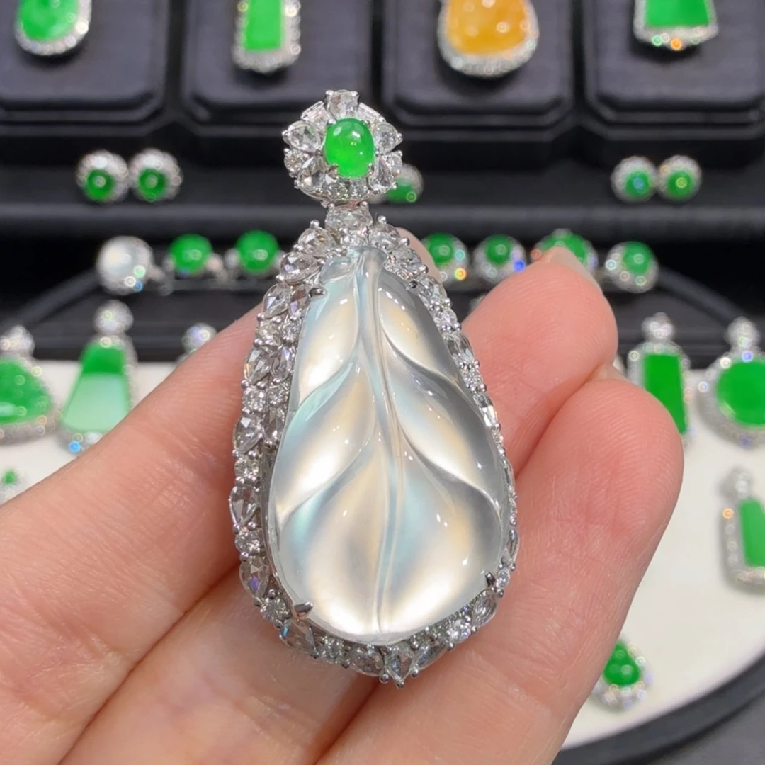 翡翠18K金镶嵌颈饰收到货48小时鉴赏期