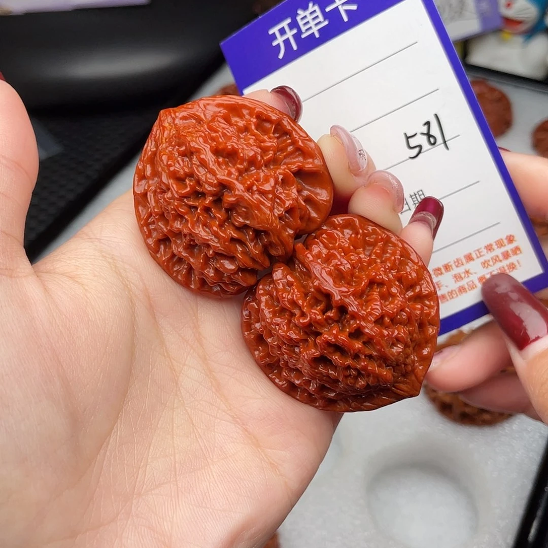 v***n桃核把件40百花山581