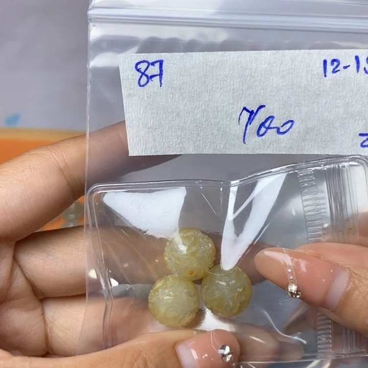 古***姐定制翡翠未镶嵌不退