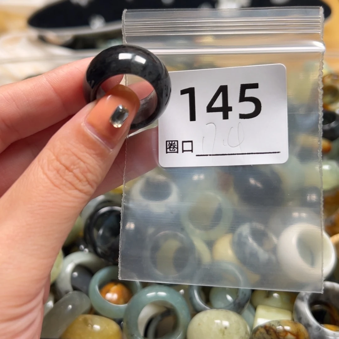大***儿蛇纹石玉未镶嵌戒指