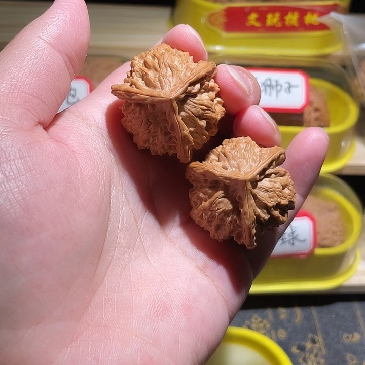 文玩核桃把件十*幺三棱盘山天然3.6加