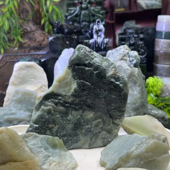 丹***哒和田玉（黄玉）未镶嵌颈饰