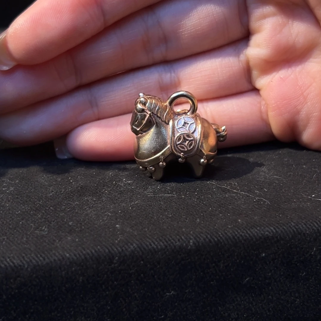 瓷片陶瓷。     陶瓷。