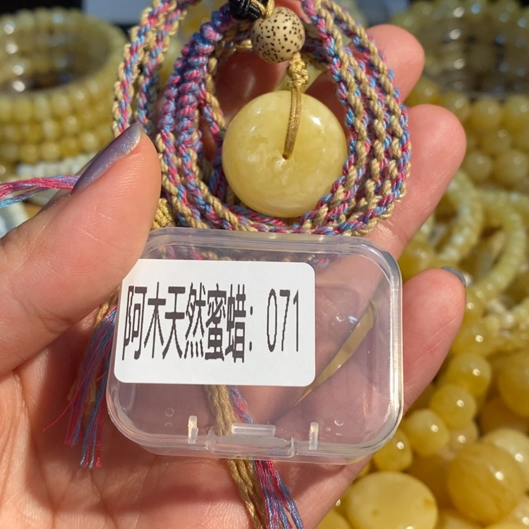 蜜蜡未镶嵌珠宝奇石071