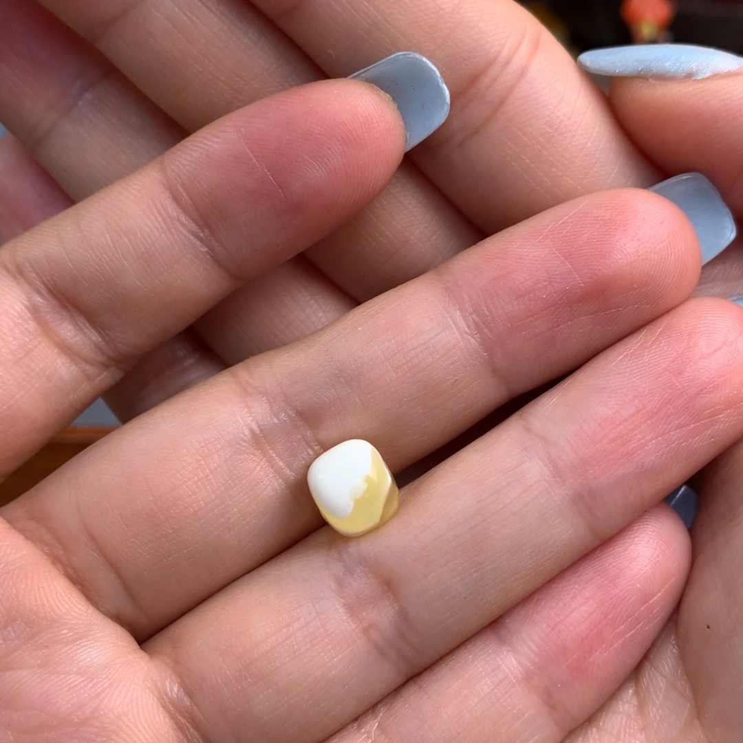 微***徐琥珀未镶嵌裸石蜜蜡