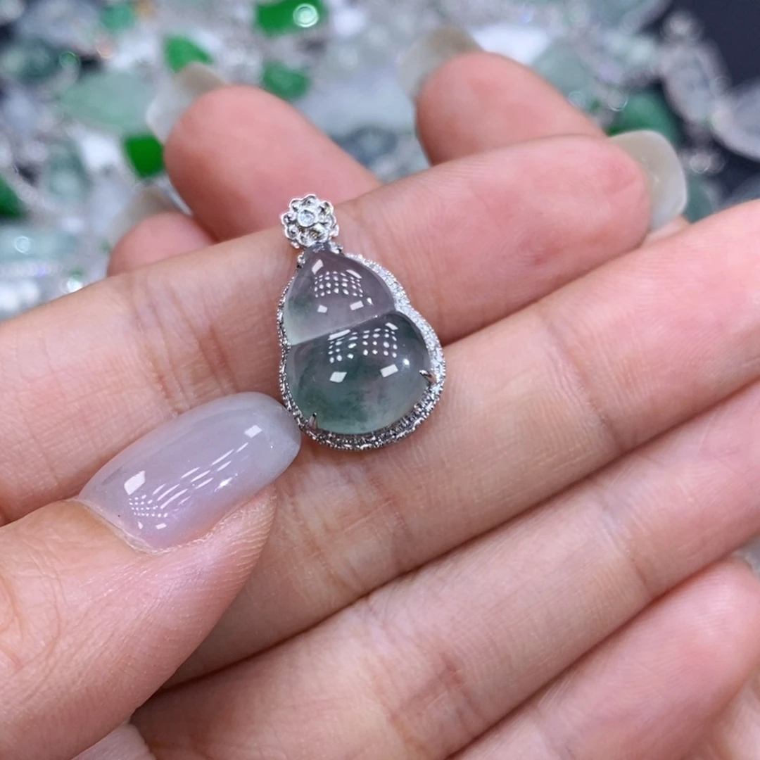 颈饰18K金镶嵌翡翠
