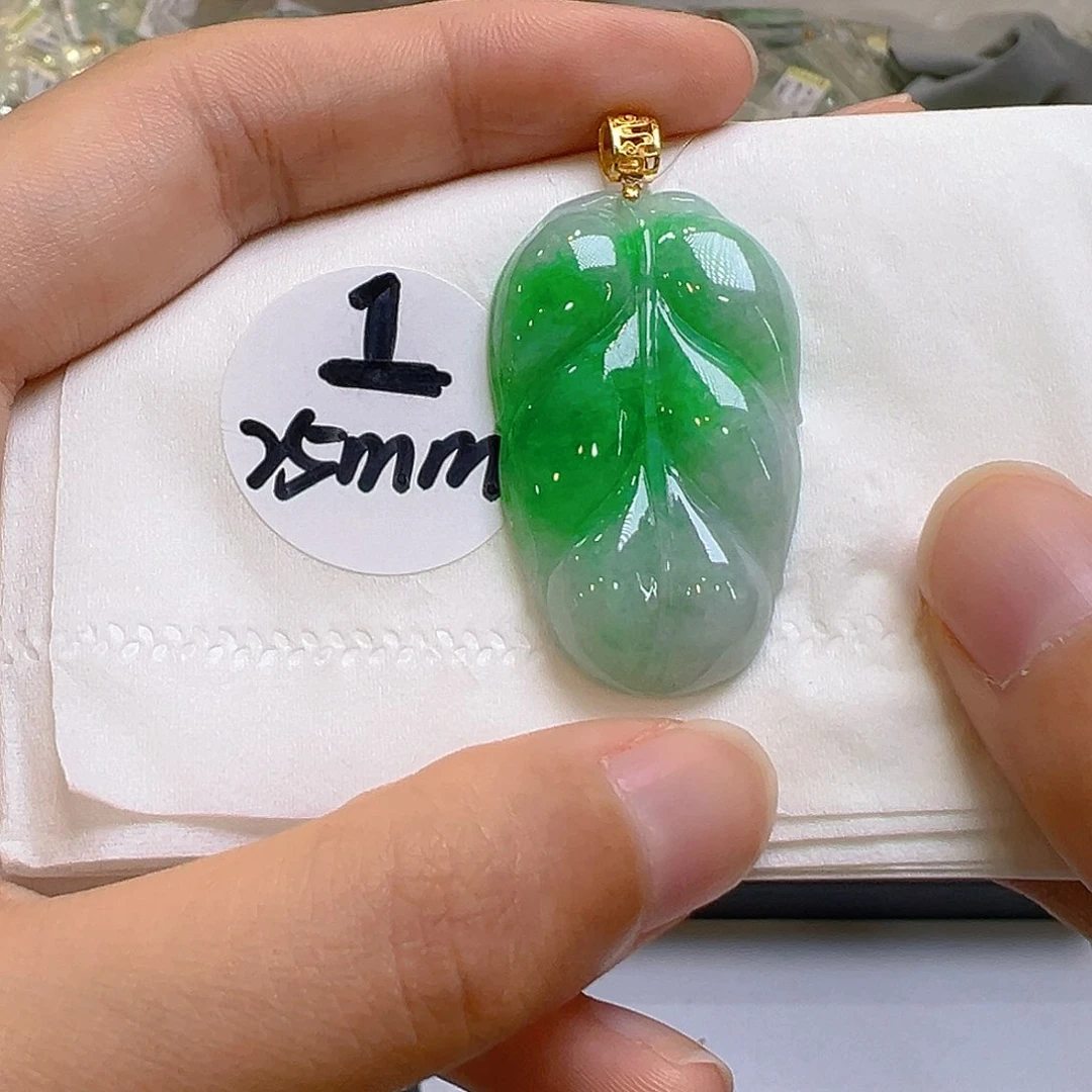 翡翠18K金镶嵌颈饰翡翠