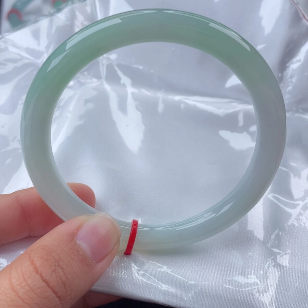 翡翠手镯（圆镯）未镶嵌