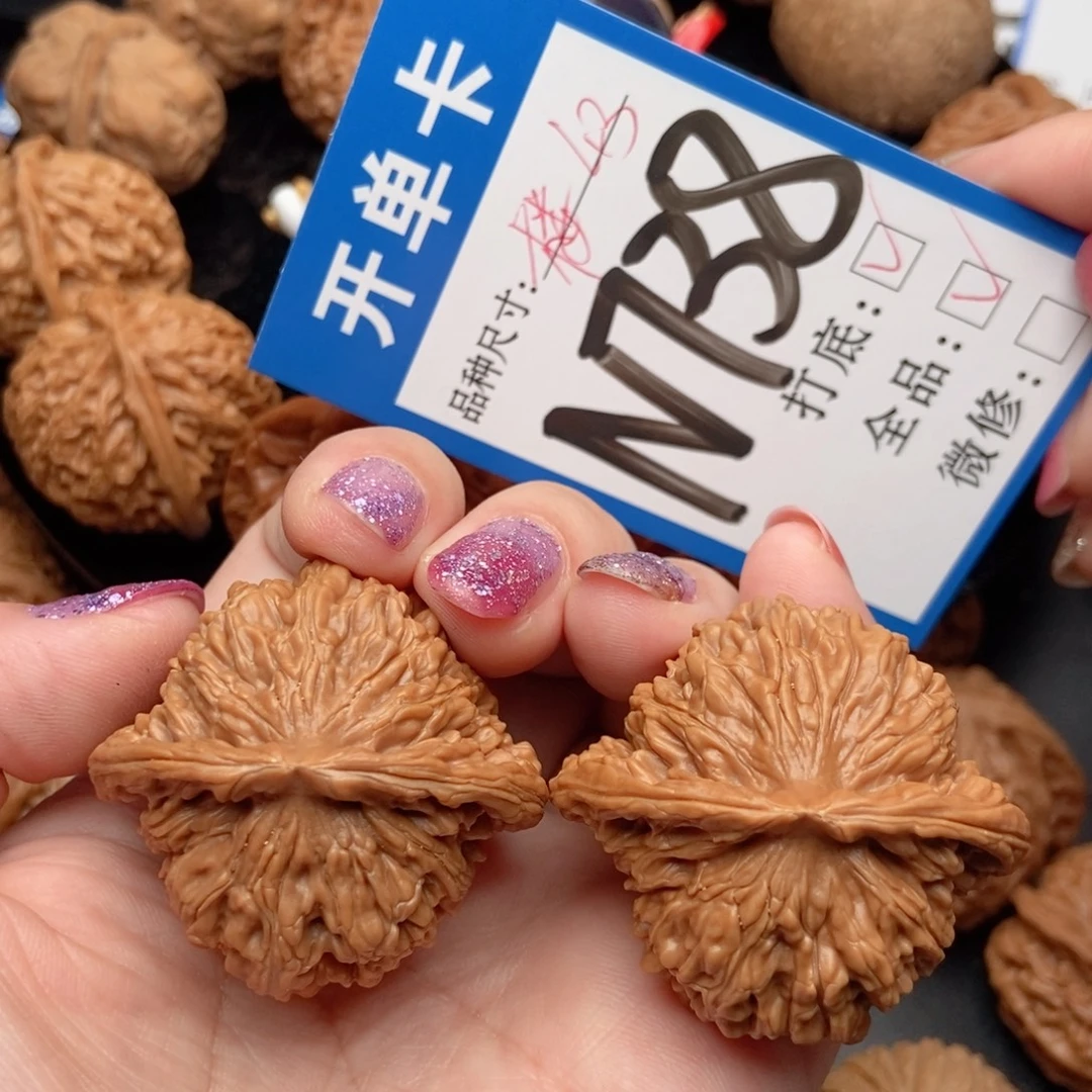 L***1吊坠桃核核桃四座楼狮子头