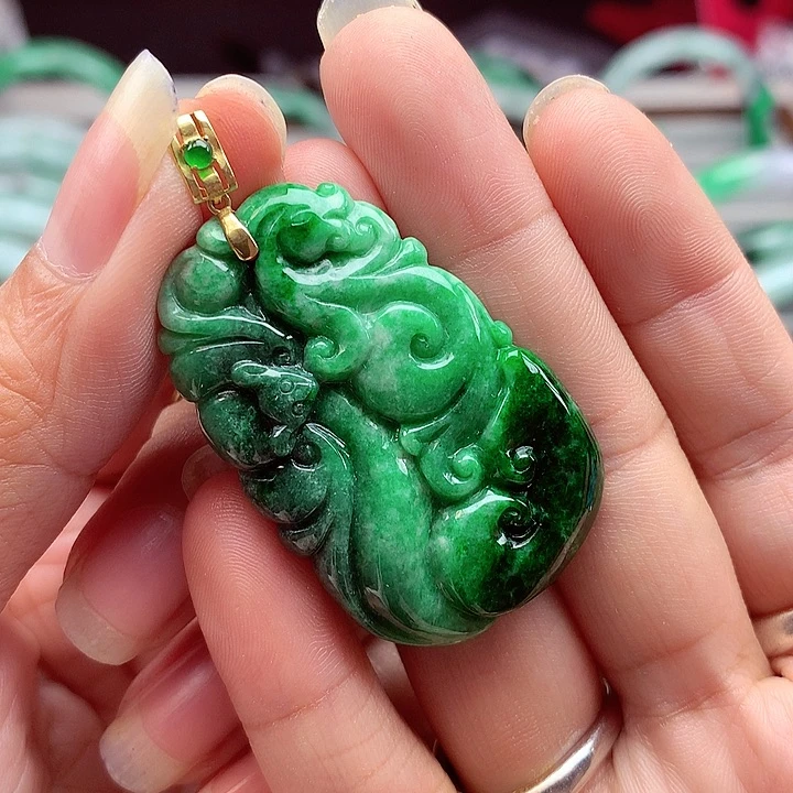 翡翠18K金镶嵌颈饰翡翠