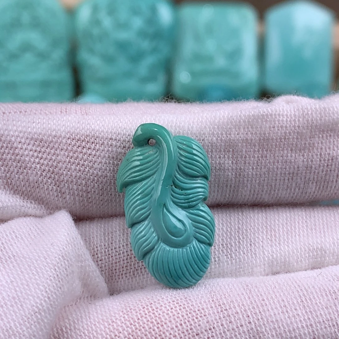 绿松石未镶嵌羽毛吊坠