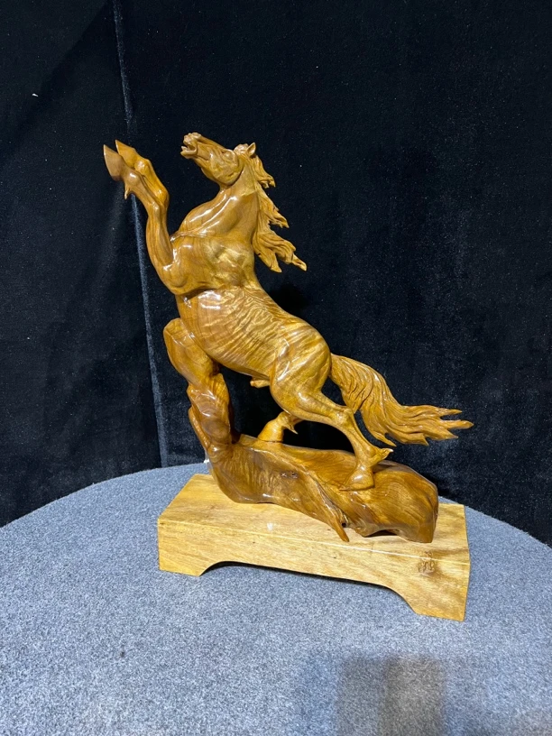 金丝楠木马到功成：长35宽12高49重7斤