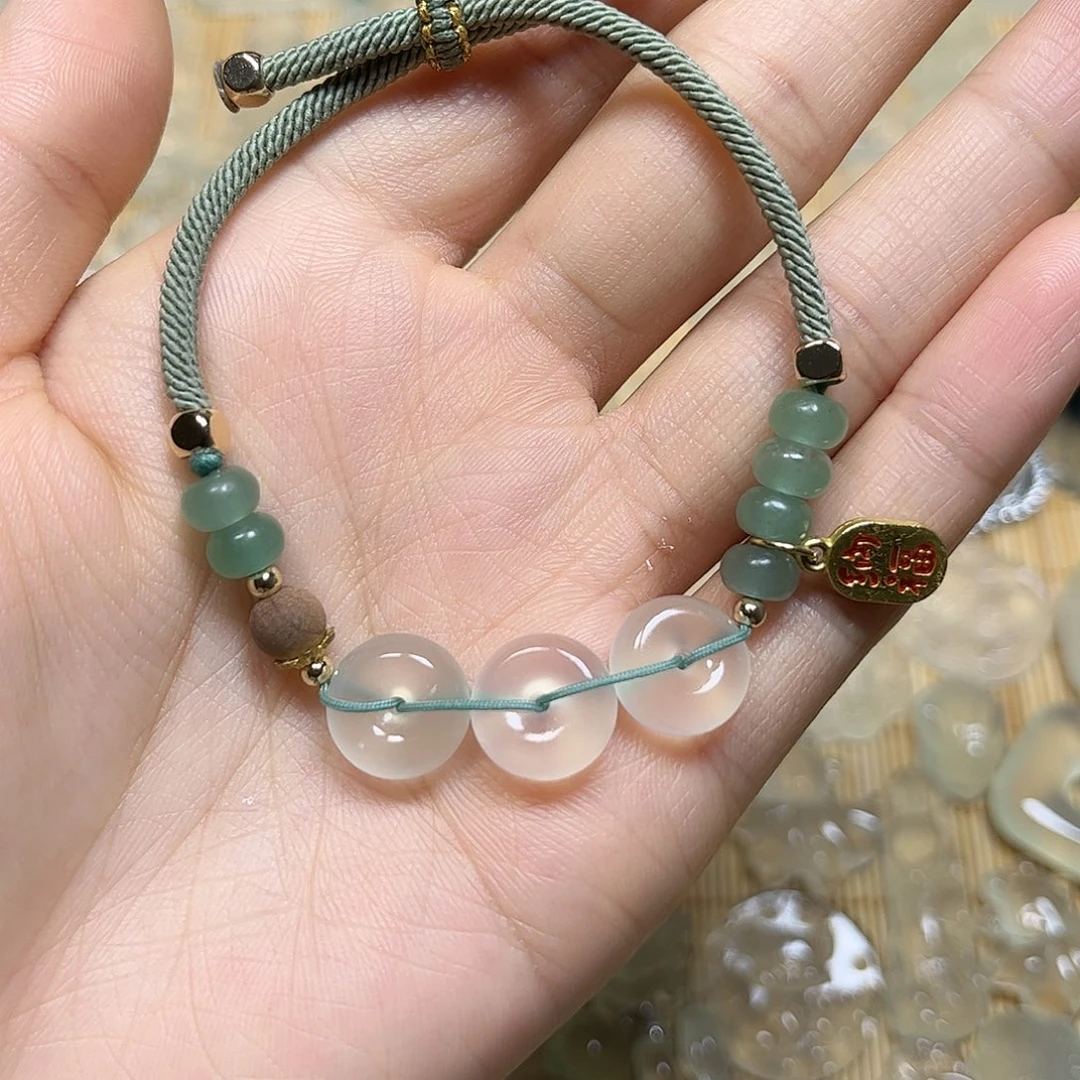 岫玉未镶嵌颈饰吊坠
