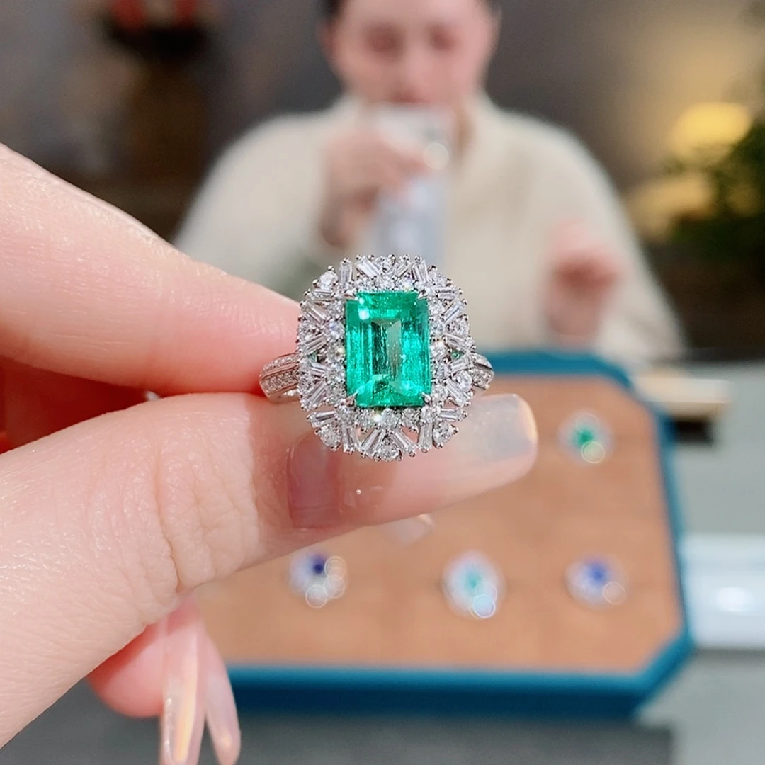 祖母绿戒指18K金镶嵌2.02ct微油木佐色吉尔德