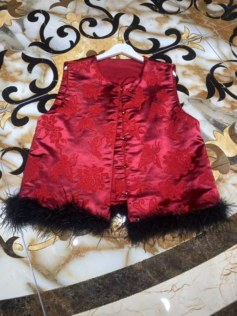 鸵鸟毛设计百搭国风红马甲拜年服织绒缎立体雕花马甲