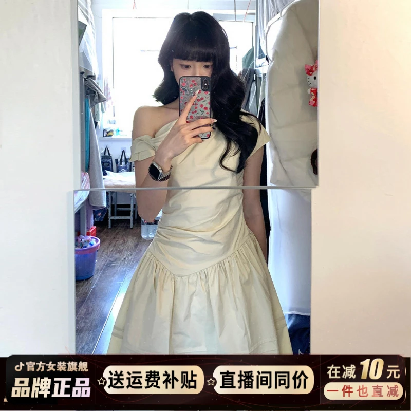 法式温柔风斜肩连衣裙子女夏季2025新款今年流行爆款夏日绝美短裙