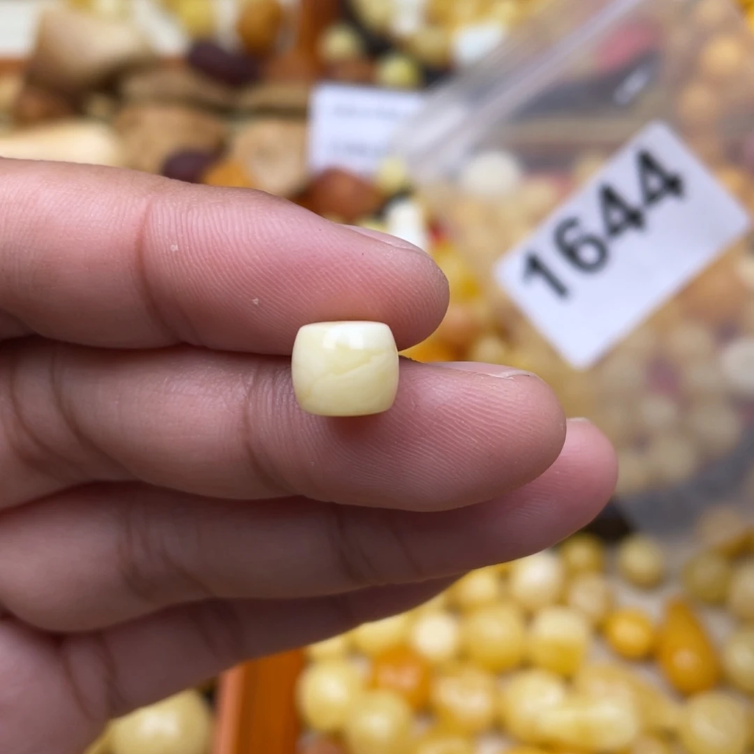 琥珀珠宝奇石未镶嵌9 浓蜡直切