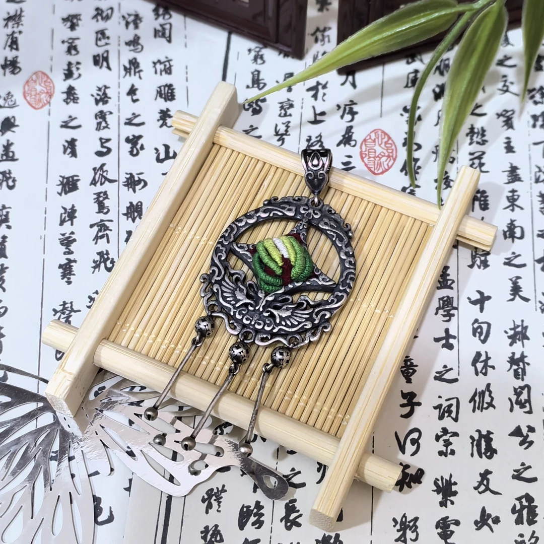 苗族刺绣/仙鹤凌云吊坠/古法苗银/手工刺绣/非遗传承/手工艺饰品
