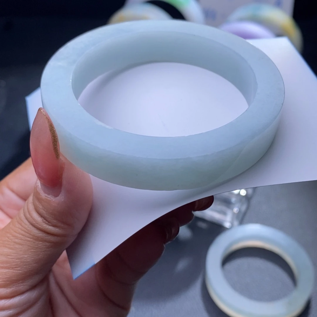 定制翡翠未镶嵌翡翠手镯