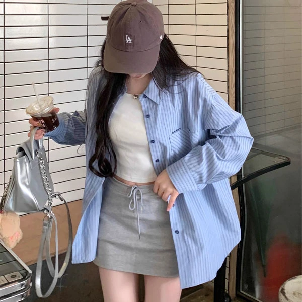 法式宽松蓝色条纹衬衫外套女夏季新款设计感上衣防晒休闲长袖衬衣